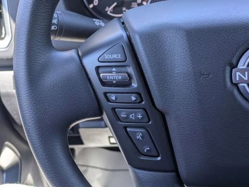 Used 2025 Nissan Frontier SV AWD/4WD image 16