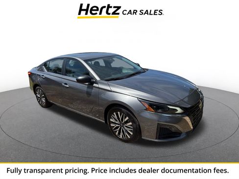 Used 2025 Nissan Altima 2.5 SV FWD image 1