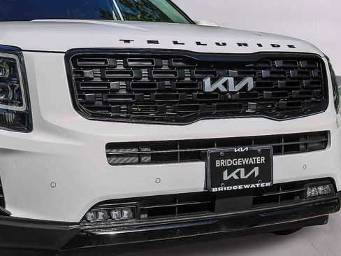 Certified 2022 Kia Telluride SX w/ Nightfall Edition Package AWD/4WD image 31
