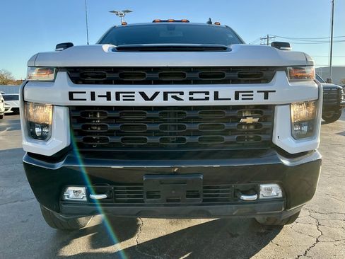 Used 2022 Chevrolet Silverado 2500 Custom w/ Custom Value Package image 9