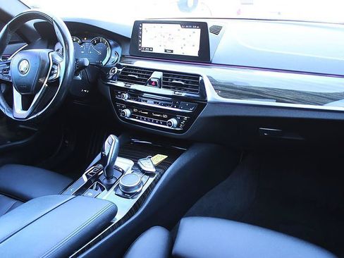 Used 2018 BMW 530i RWD image 17