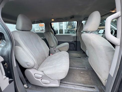 Used 2014 Toyota Sienna L image 15