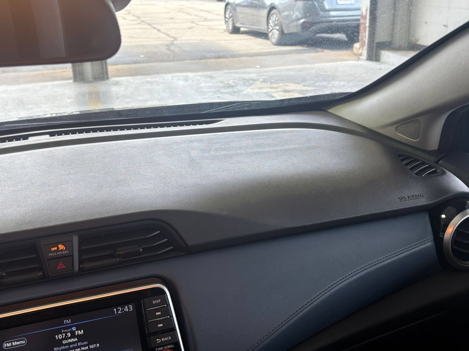 Used 2025 Nissan Versa SV FWD image 33