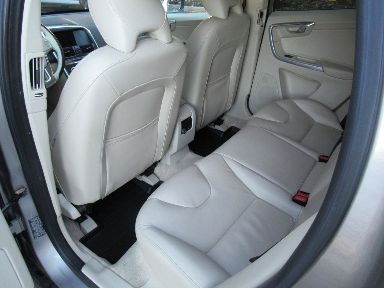 Used 2016 Volvo XC60 T6 Platinum AWD/4WD image 9