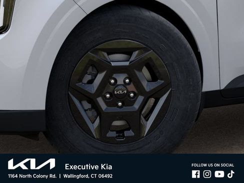 New 2026 Kia Carnival LX FWD image 9