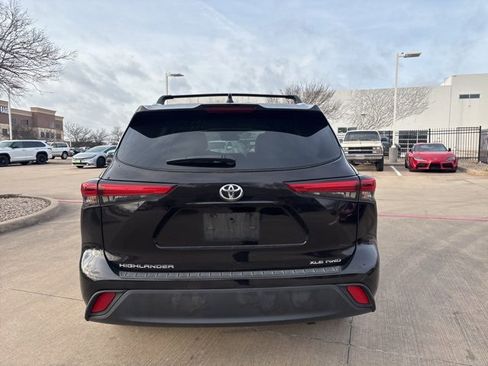 Used 2022 Toyota Highlander XLE image 6