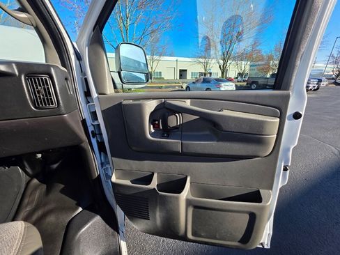 Used 2014 Chevrolet Express 2500 image 36