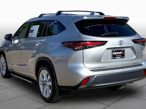 Used 2025 Toyota Highlander Limited AWD/4WD image 12