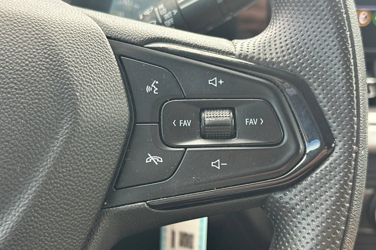 Used 2024 Chevrolet Trax LS FWD image 34
