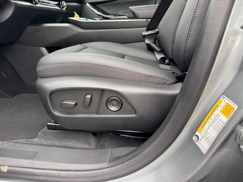 New 2026 Chevrolet Equinox LT w/ Convenience Package II AWD/4WD image 12
