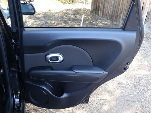 Used 2016 Kia Soul FWD image 25
