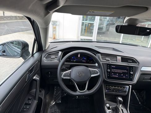 Used 2022 Volkswagen Tiguan SE AWD/4WD image 15