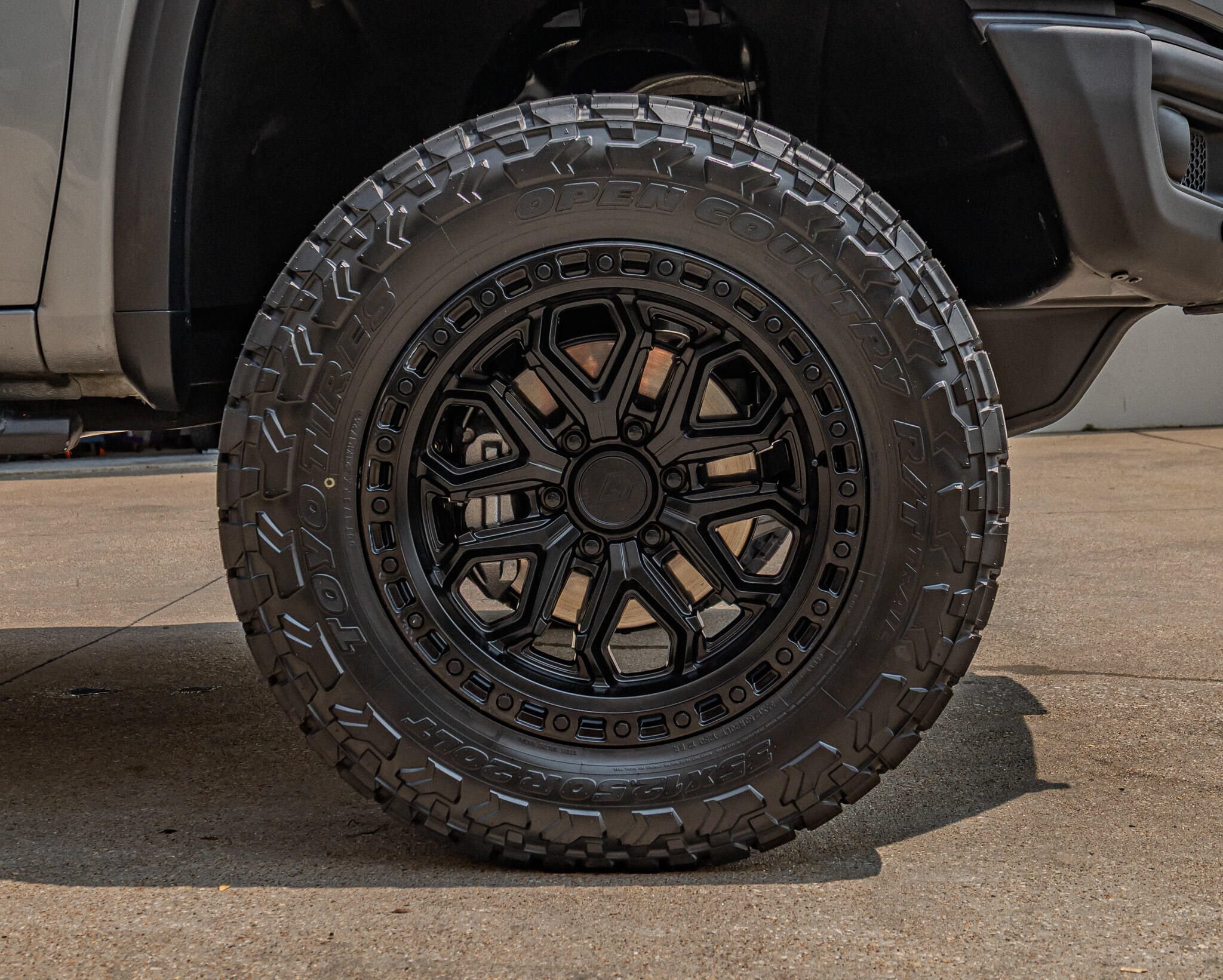 Used 2023 GMC Sierra 1500 AT4X AWD/4WD image 12