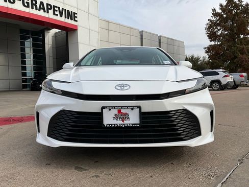 Used 2025 Toyota Camry LE image 4