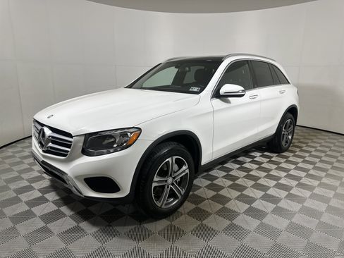 Used 2017 Mercedes-Benz GLC 300 4MATIC image 3