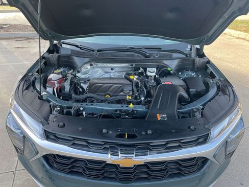 Used 2025 Chevrolet Trax LT w/ LT Convenience Package image 35