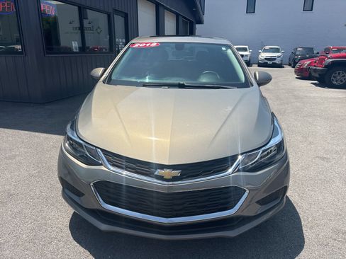 Used 2018 Chevrolet Cruze LT w/ Sun And Sound Package FWD image 8
