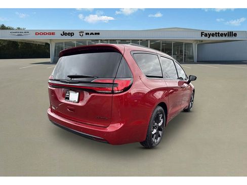 New 2026 Chrysler Pacifica Limited w/ S Appearance Package image 3