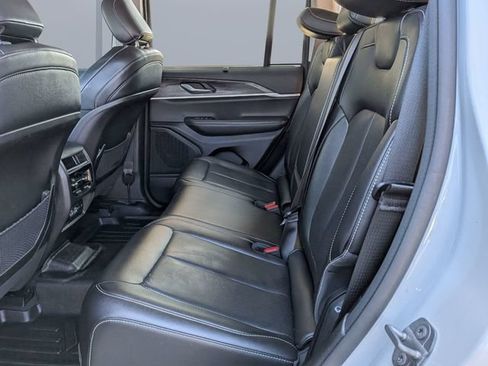Certified 2023 Jeep Grand Cherokee Limited w/ Luxury Tech Group II AWD/4WD image 13