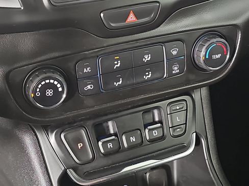 Used 2021 GMC Terrain SLE w/ Elevation Edition AWD/4WD image 24