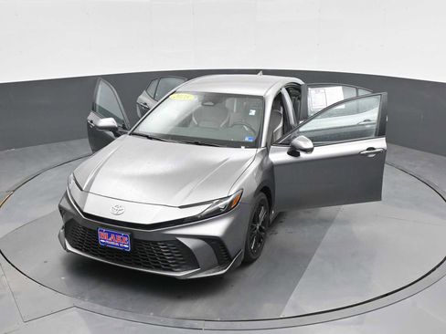 Used 2025 Toyota Camry SE FWD image 29