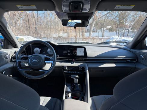 Used 2025 Hyundai Elantra SEL image 32
