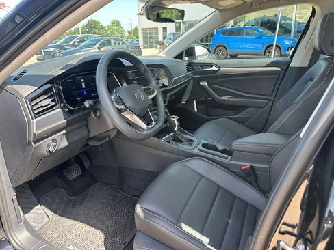 Used 2024 Volkswagen Jetta SE w/ Panoramic Sunroof Package FWD image 10