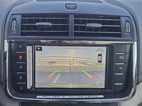 Used 2019 Lincoln Continental Select image 17