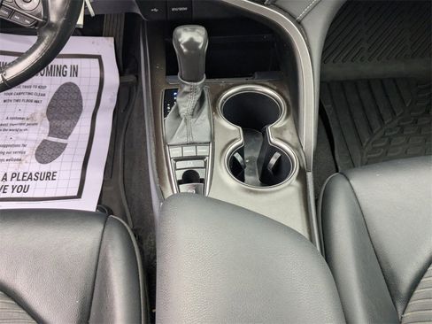 Used 2023 Toyota Camry SE image 17