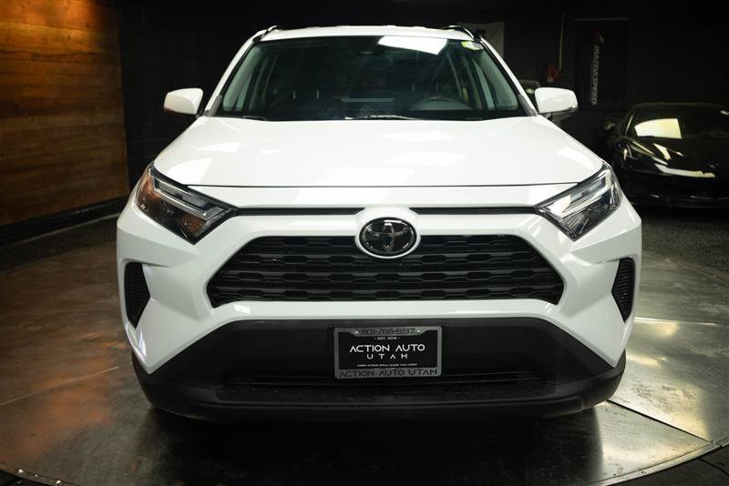Used 2022 Toyota RAV4 XLE FWD image 3