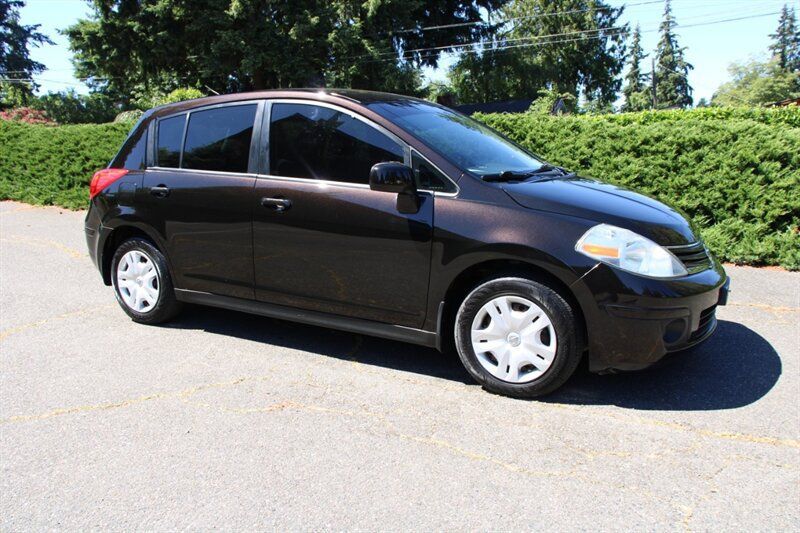 Used 2011 Nissan Versa 1.8 S w/ Plus Pkg FWD image 2