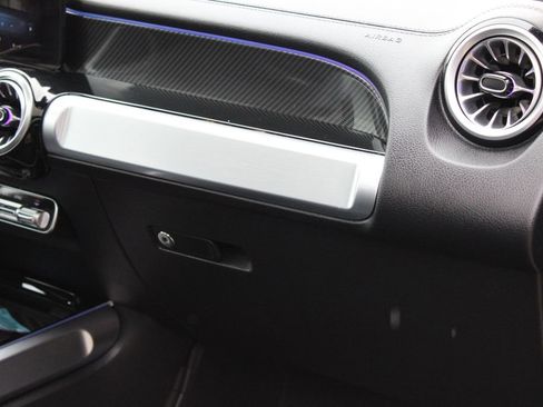 Used 2023 Mercedes-Benz GLB 250 4MATIC image 33