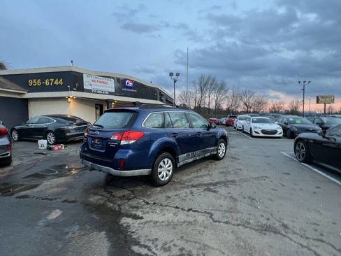 Used 2010 Subaru Outback 2.5i image 2