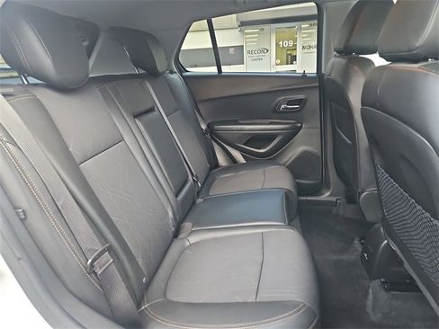 Used 2020 Chevrolet Trax LT w/ LT Convenience Package image 25
