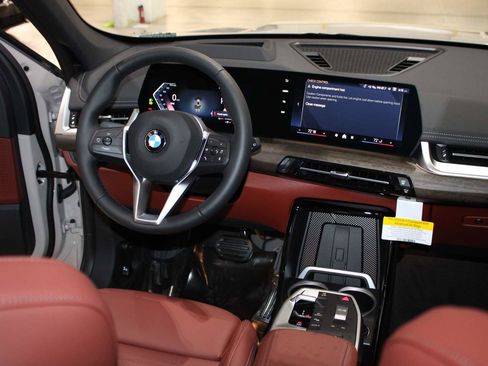 Used 2026 BMW X1 xDrive28i w/ Technology Package AWD/4WD image 17