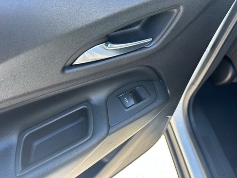 Used 2023 Chevrolet Equinox LT image 44