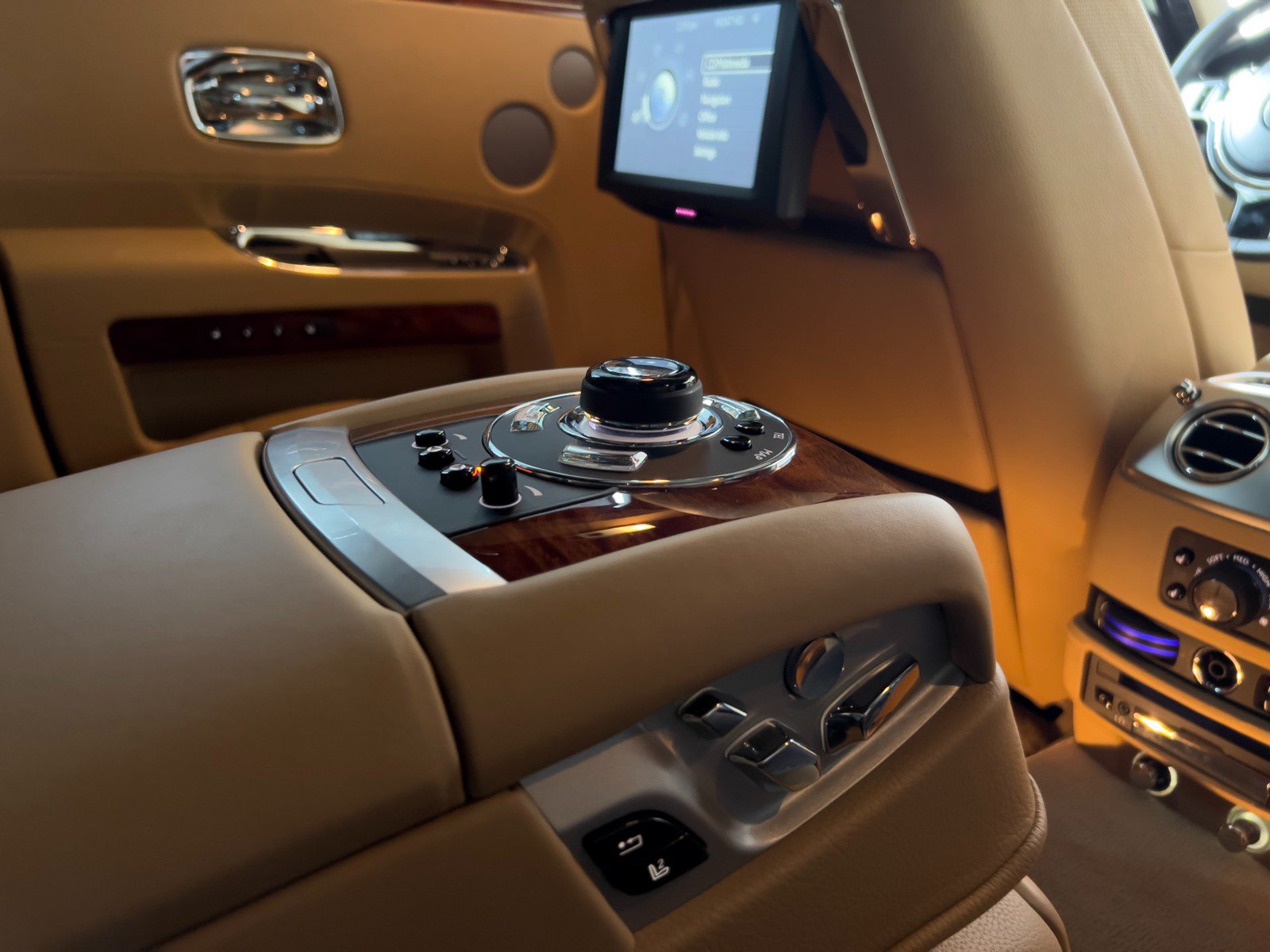 Used 2013 Rolls-Royce Ghost RWD image 32