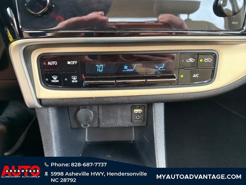 Used 2017 Toyota Corolla LE image 18