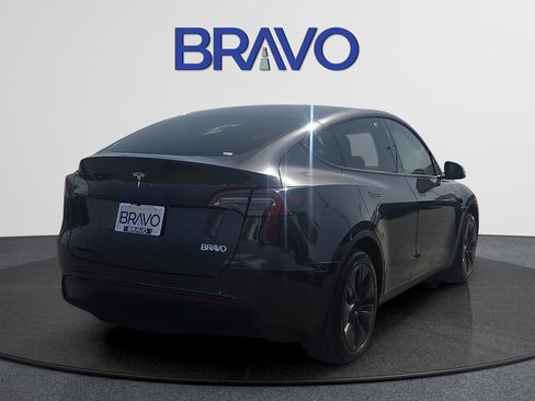 Used 2025 Tesla Model Y Long Range RWD image 4