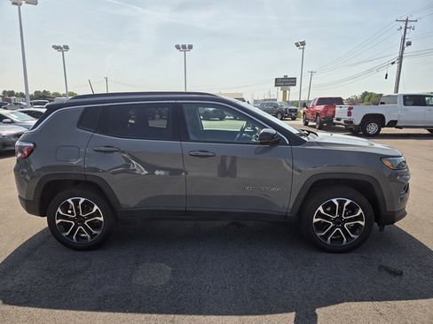 Used 2022 Jeep Compass Limited AWD/4WD image 2