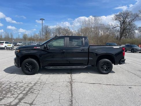 Used 2021 Chevrolet Silverado 1500 LT Trail Boss w/ Convenience Package II image 2
