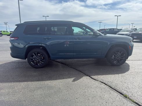 New 2026 Jeep Grand Cherokee L Limited AWD/4WD image 4