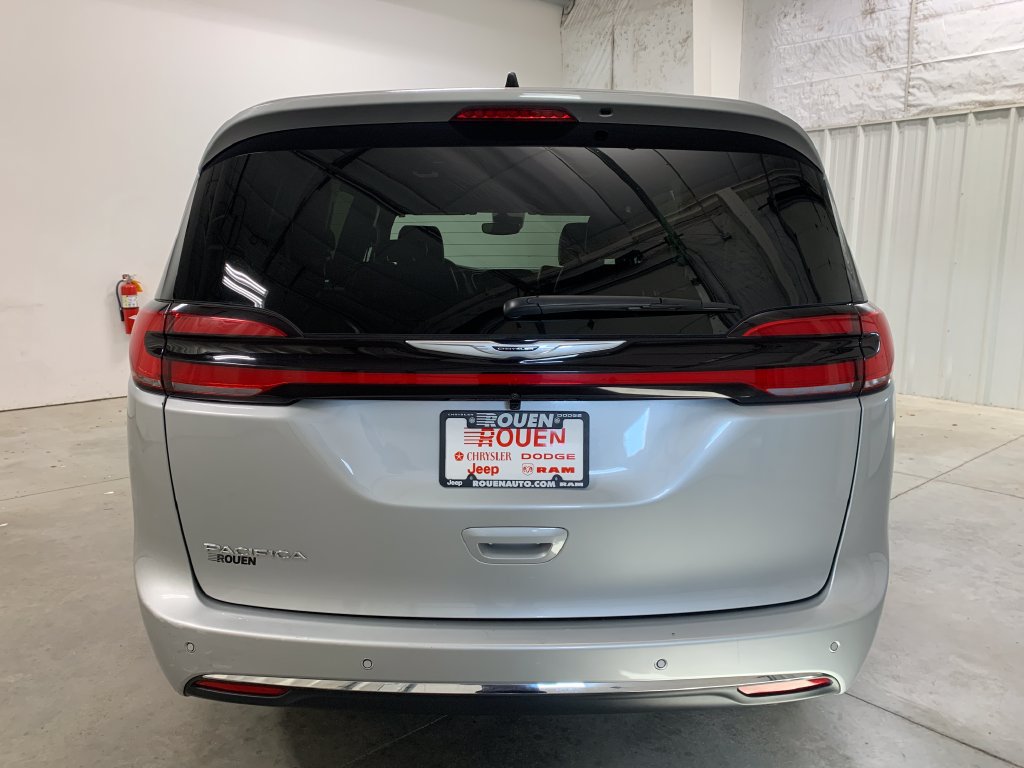 Used 2026 Chrysler Pacifica Select FWD image 26