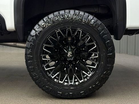 Used 2025 GMC Sierra 3500 Denali w/ Denali Reserve Package image 12