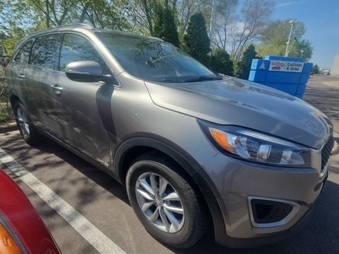 Used 2018 Kia Sorento LX AWD/4WD image 2