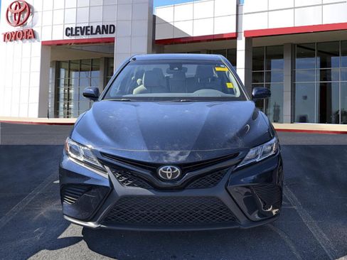 Used 2018 Toyota Camry SE w/ Moonroof Package image 3