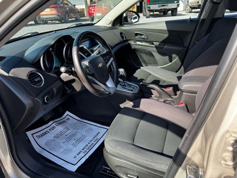 Used 2014 Chevrolet Cruze LT image 12