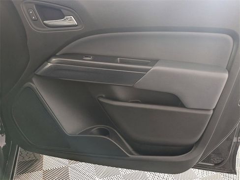 Used 2019 Chevrolet Colorado Z71 w/ Z71 Midnight Edition image 32