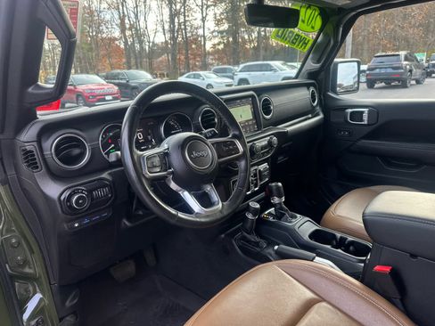 Used 2022 Jeep Wrangler Unlimited Sahara w/ Cold Weather Group image 19