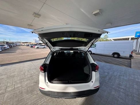 Used 2022 Chevrolet Equinox LS image 9